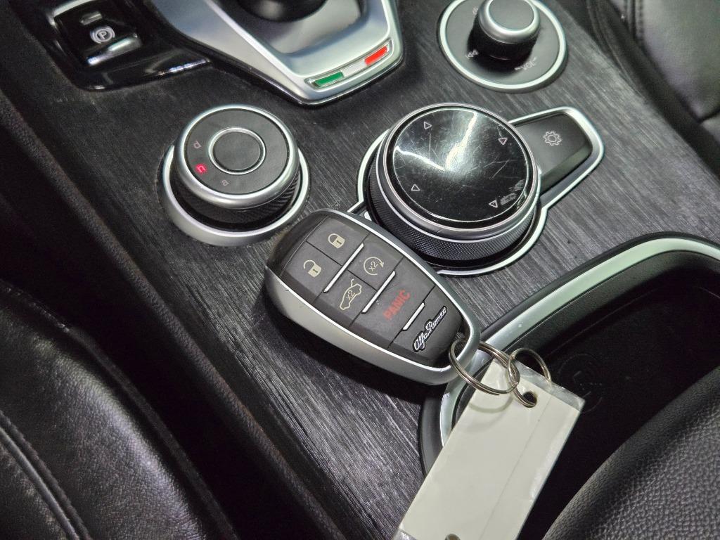 2020 Alfa Romeo Stelvio Base - Photo 17