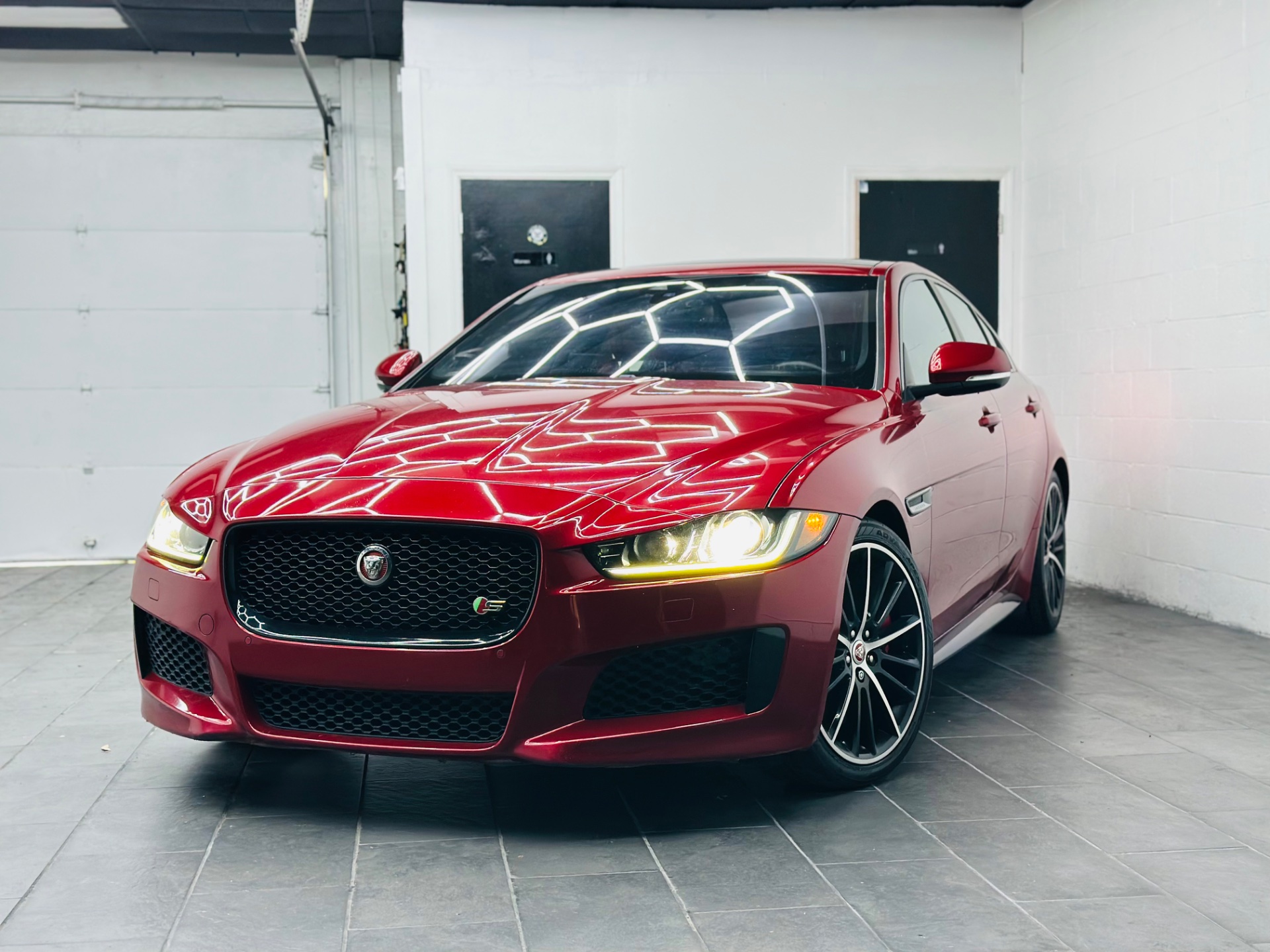 2018 Jaguar XE S's photo
