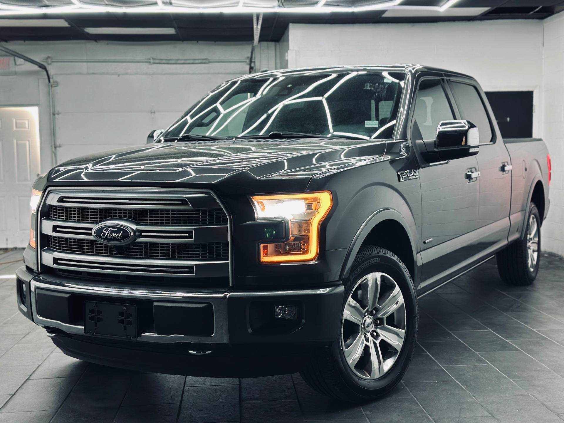 2016 Ford F-150 Platinum 4x4 SuperCrew 5-1/2 Box's photo