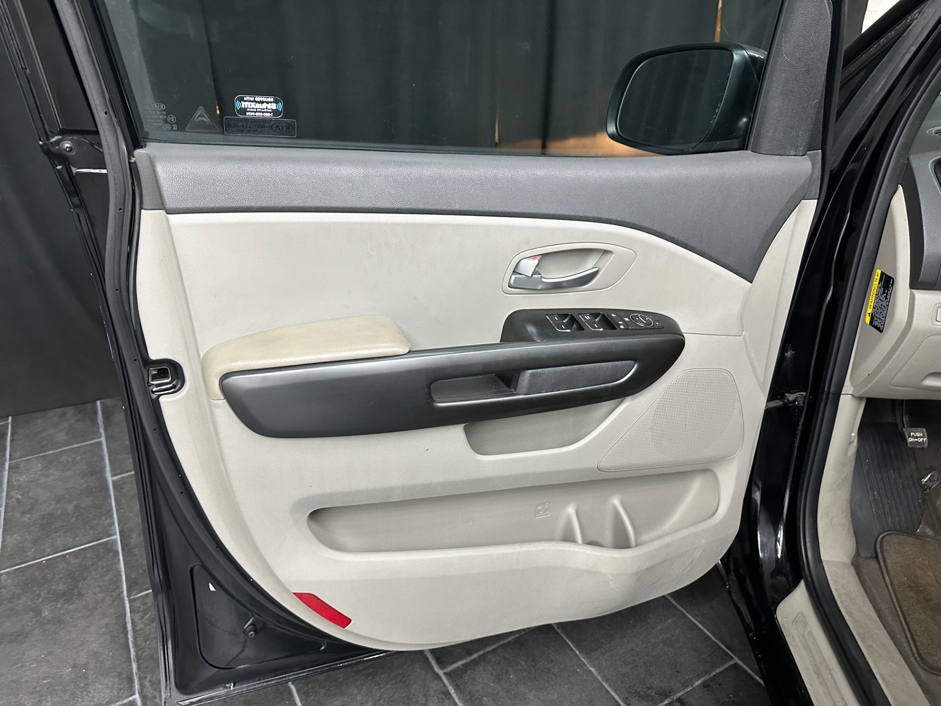 2017 Kia Sedona L - Photo 6