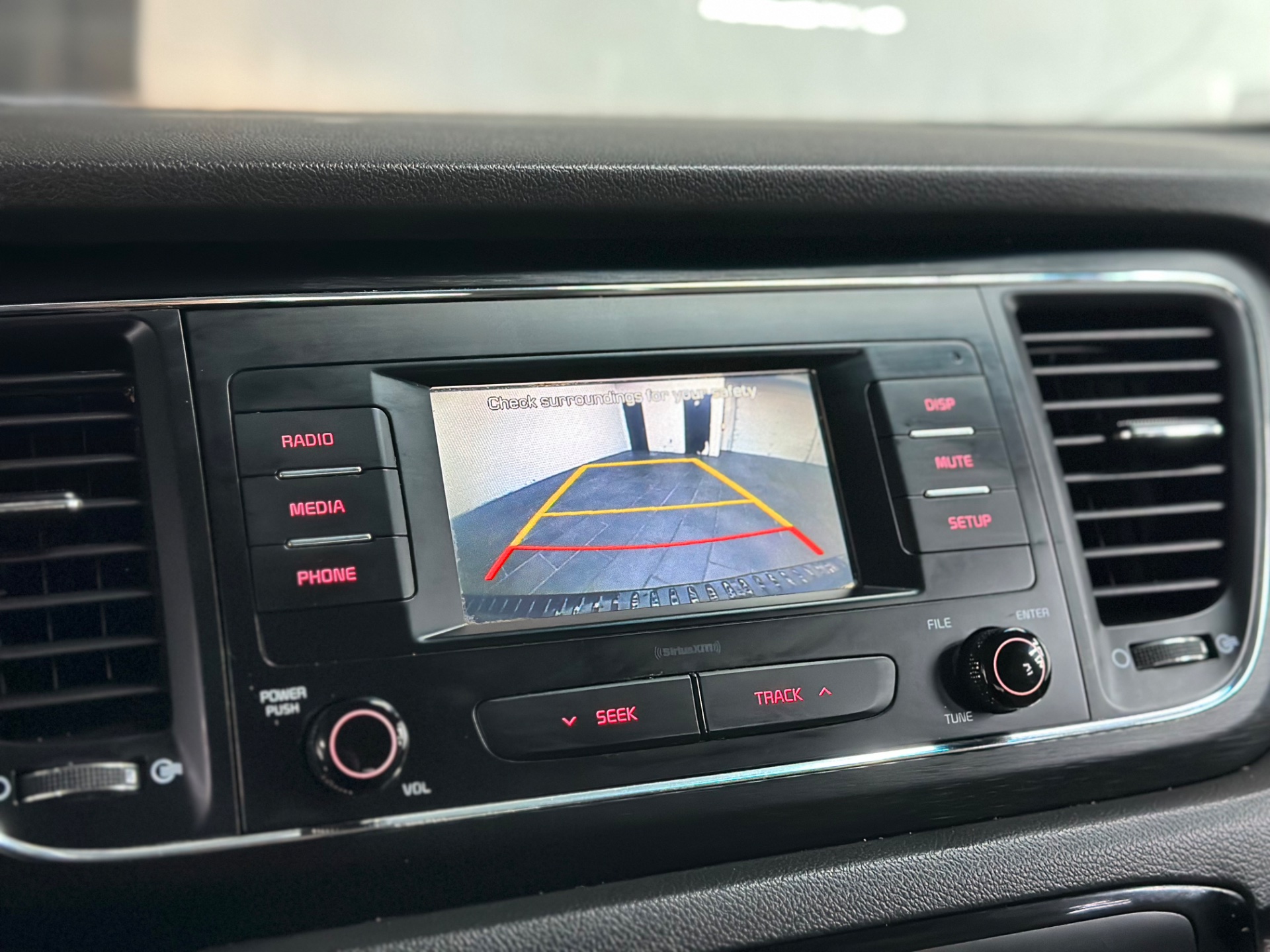 2017 Kia Sedona L - Photo 15