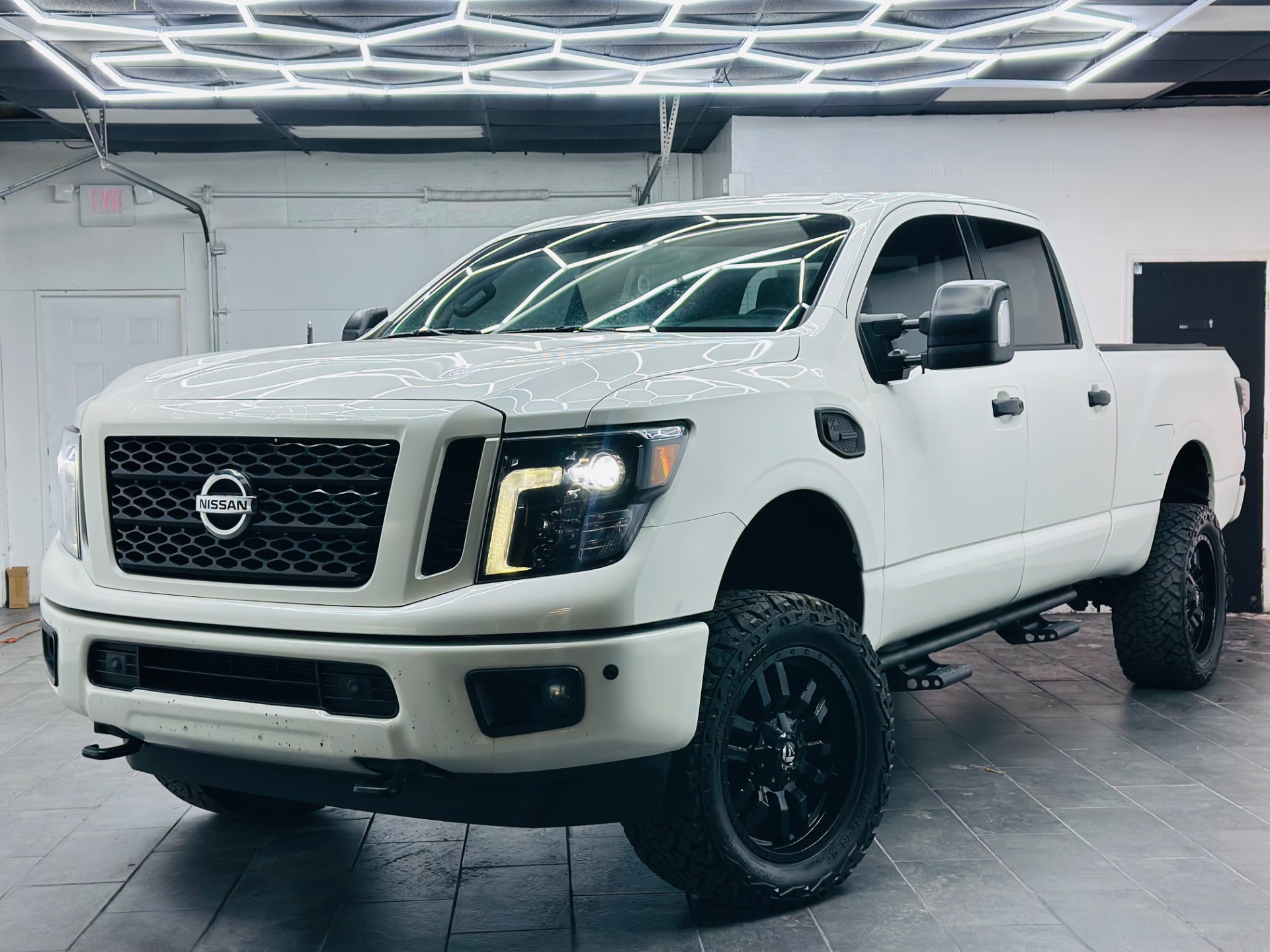2018 Nissan Titan XD SV Diesel Crew Cab 4x4 SWB's photo