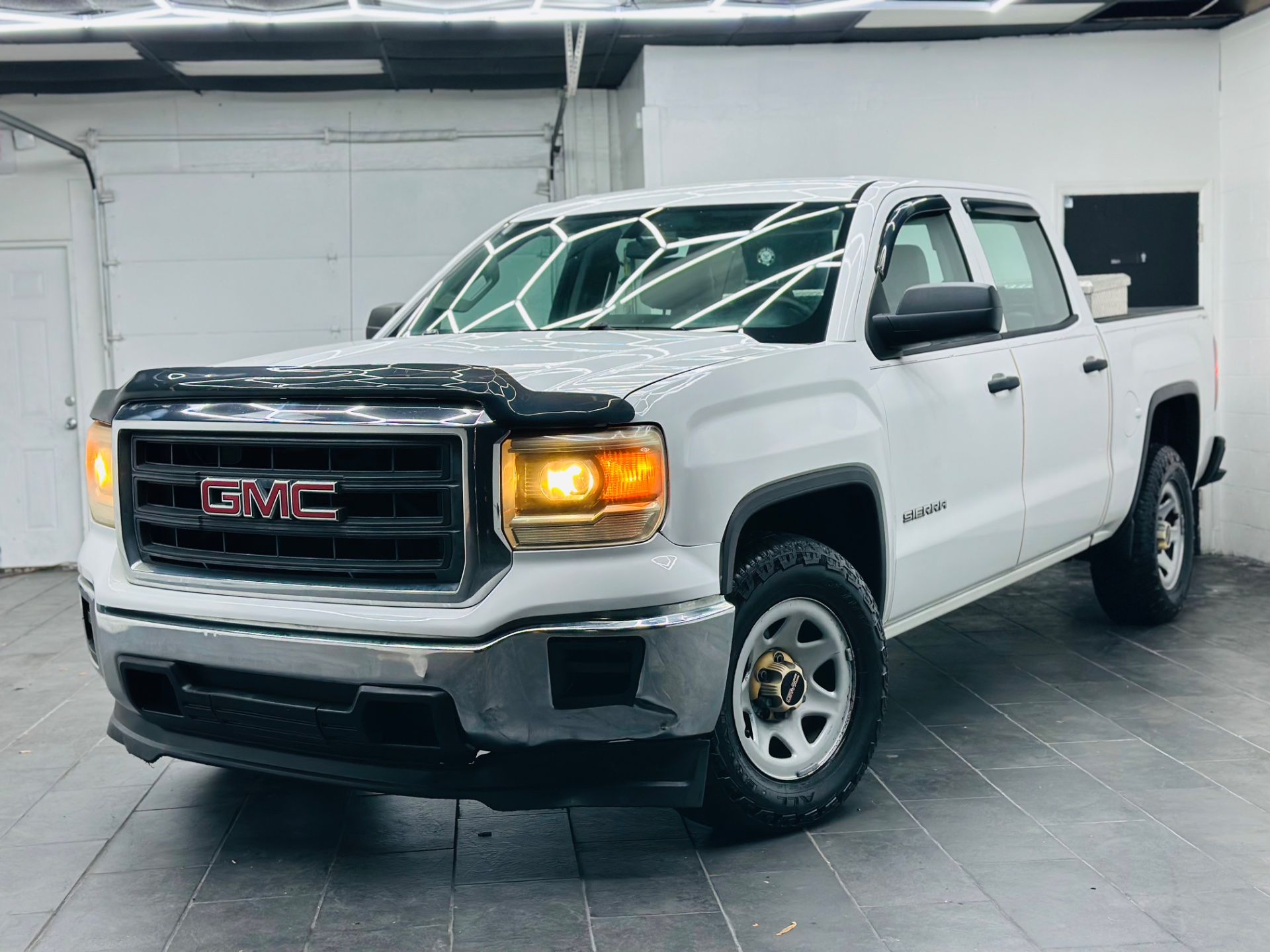 2014 GMC Sierra 2WD Crew Cab 1SA SWB's photo