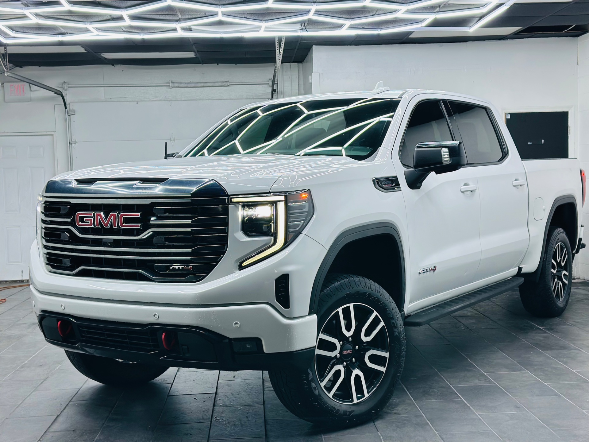 2022 GMC Sierra 4WD Crew Cab Short Box AT4's photo