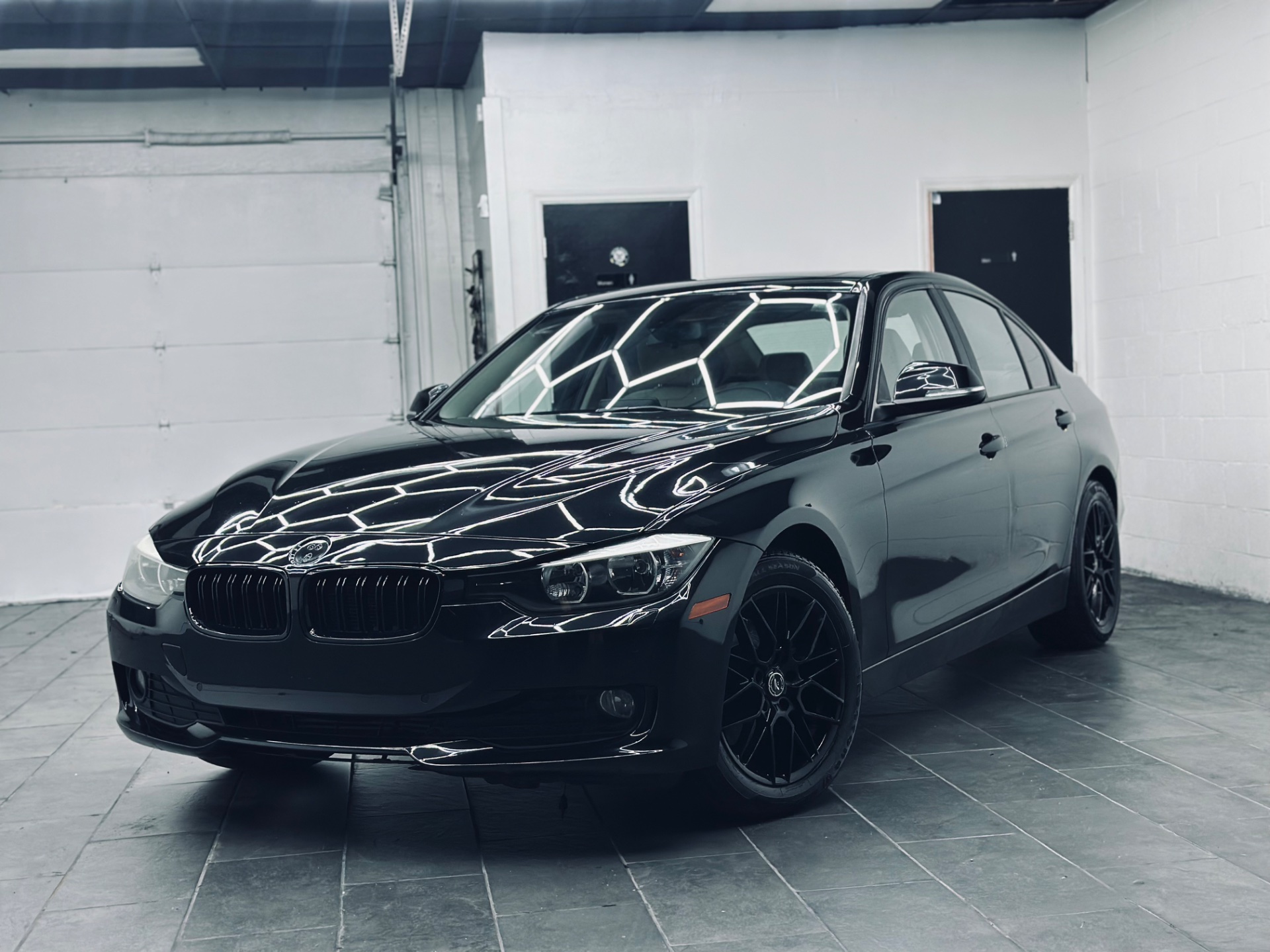 2015 BMW 3 Series 320i xDrive Sedan's photo