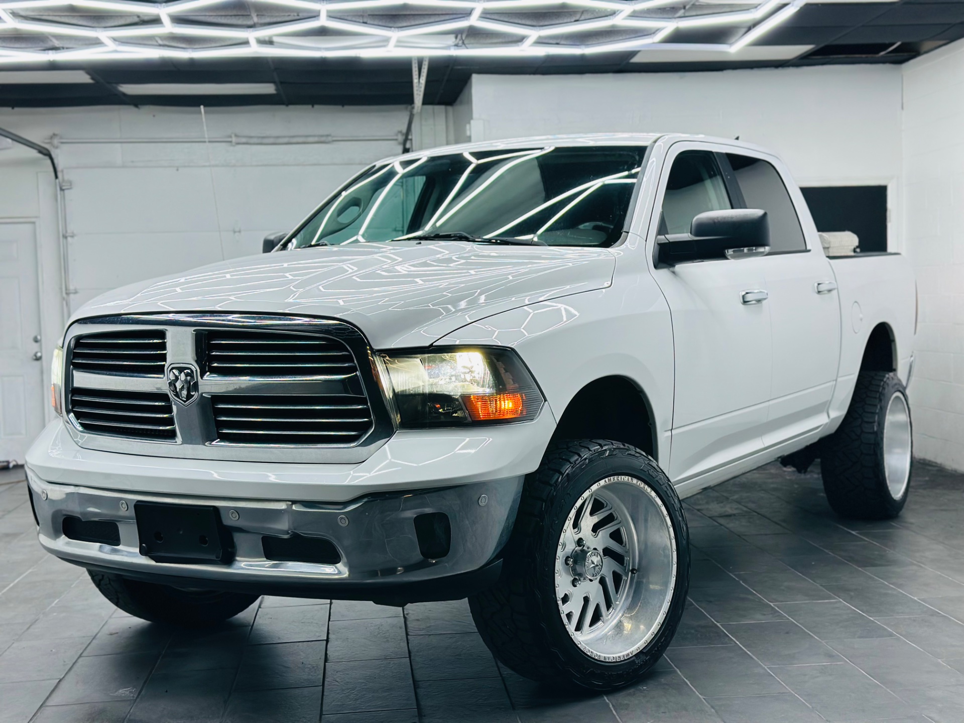 2018 RAM 1500 Lone Star 4x4 Crew Cab 5'7's photo
