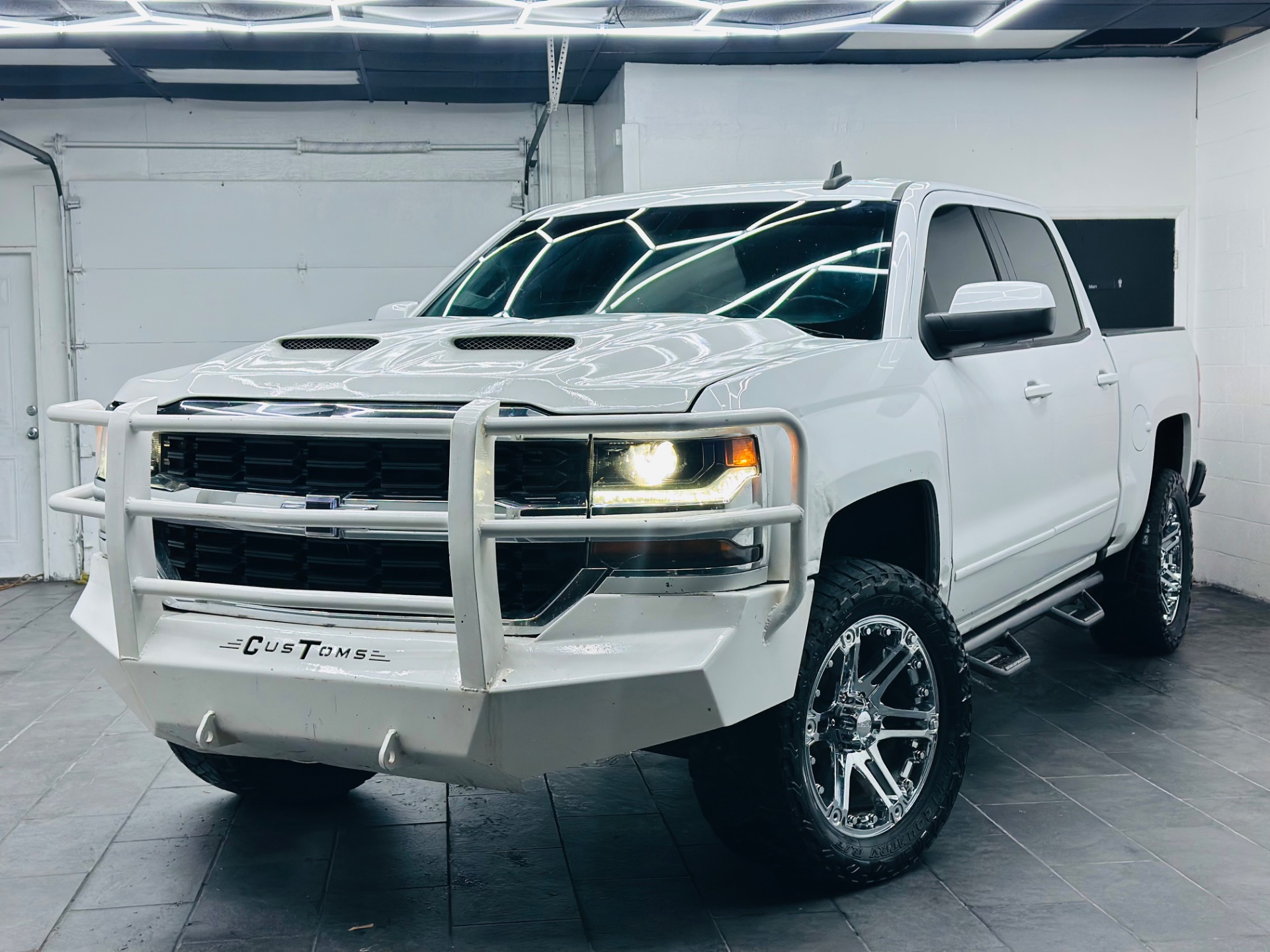 2018 Chevrolet Silverado 1500 LT 4X4 Crew Cab Standard Box's photo