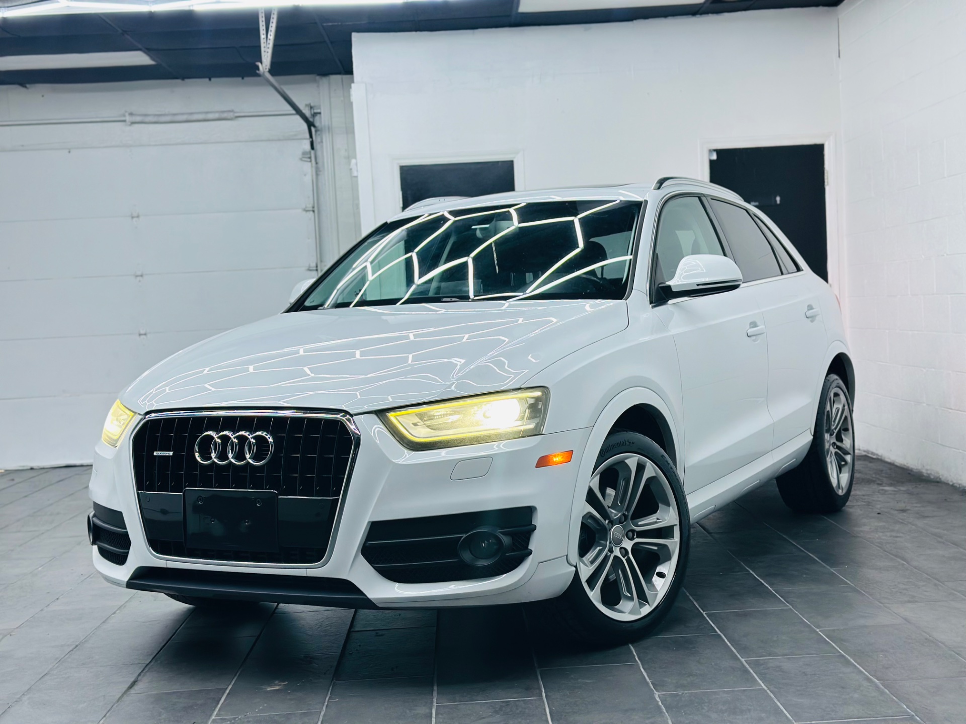 2015 Audi Q3 2.0T quattro tiptronic Premium Plus's photo