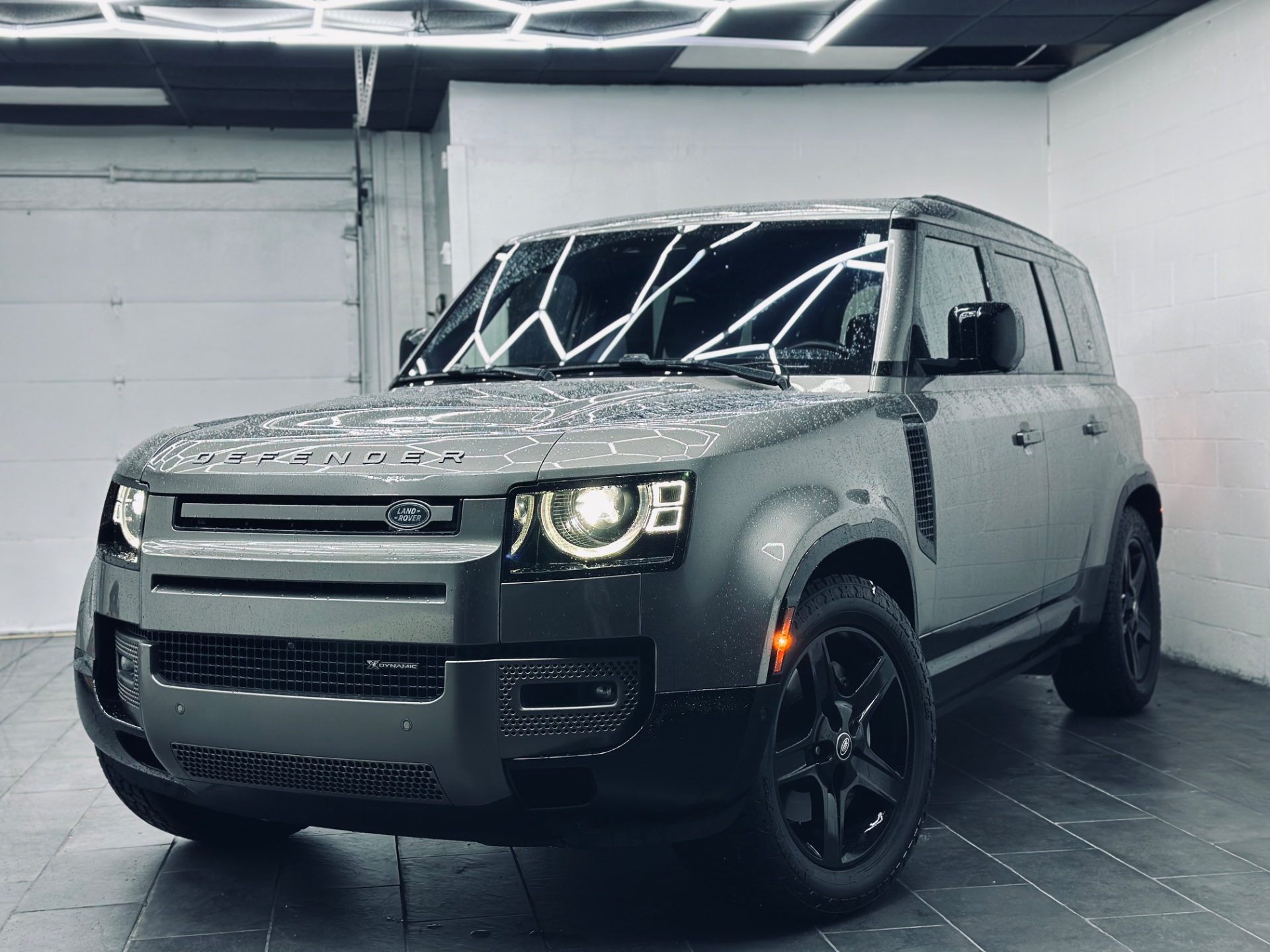 2022 Land Rover Defender X-Dynamic SE's photo